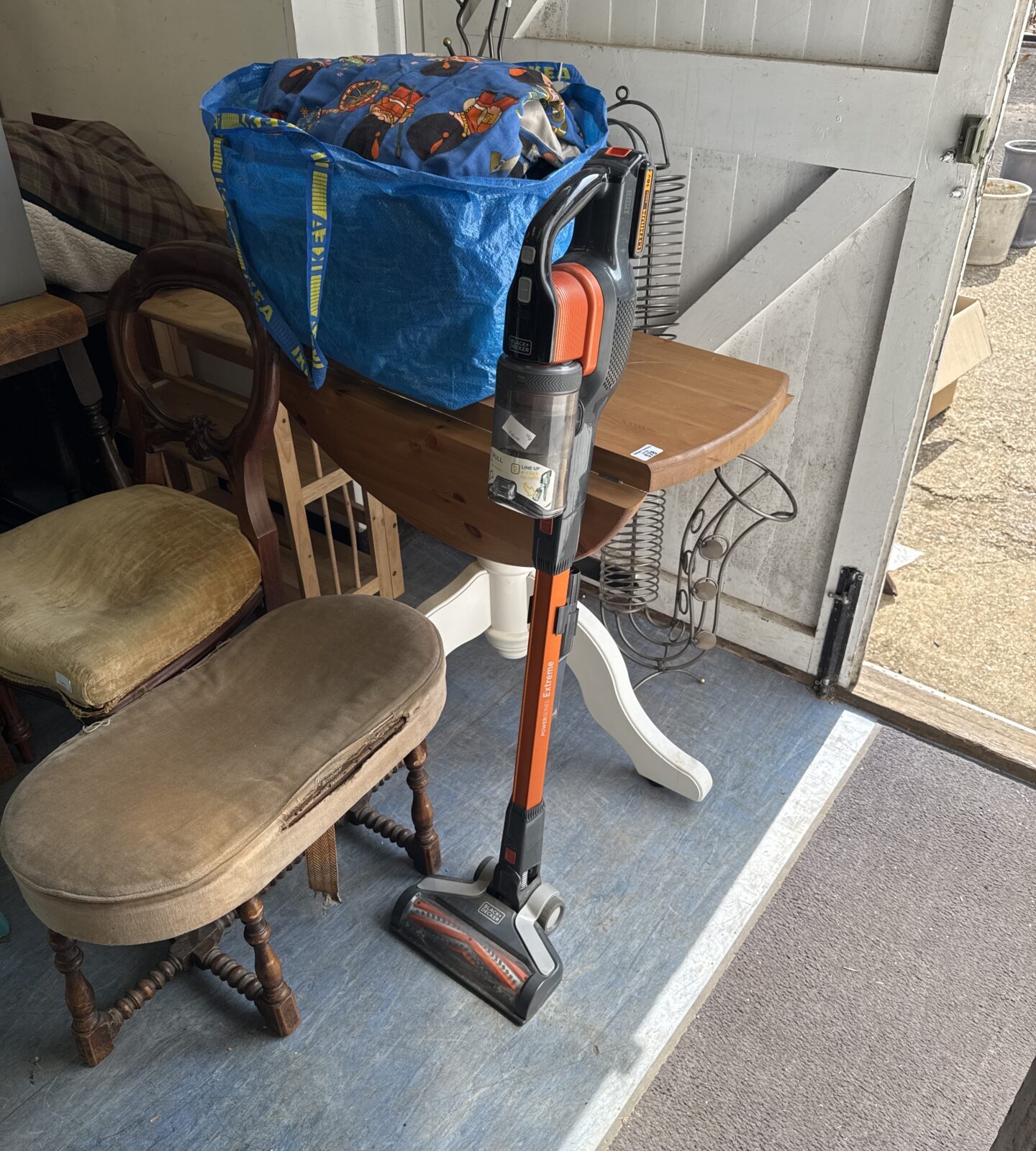 Black & decker powerseries extreme 18v lithium cordless hoover - working but no charger