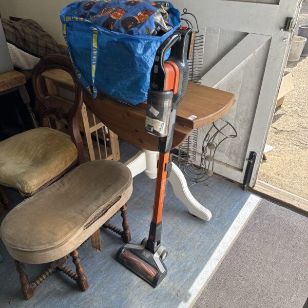 Black & decker powerseries extreme 18v lithium cordless hoover - working but no charger