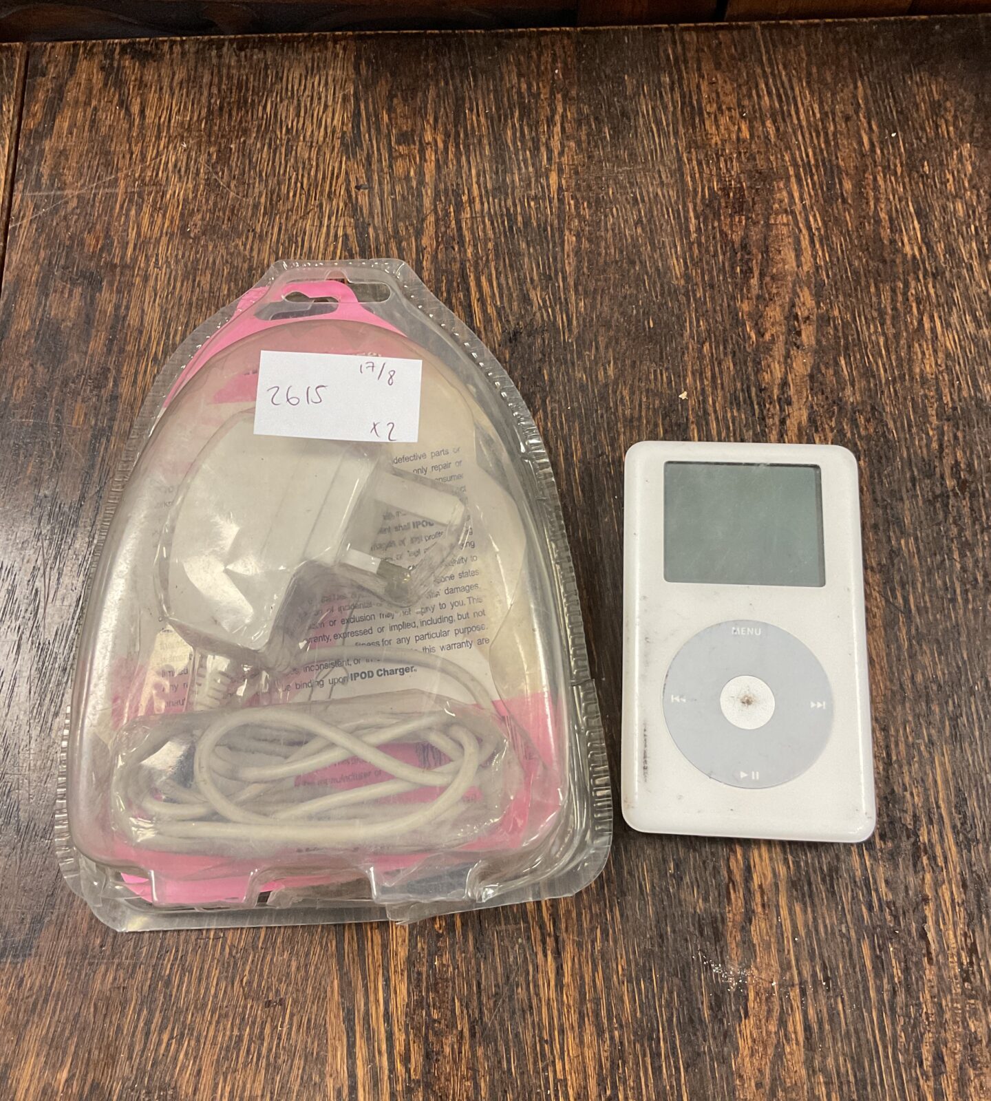 20gb apple ipod & charger