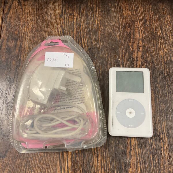 20gb apple ipod & charger