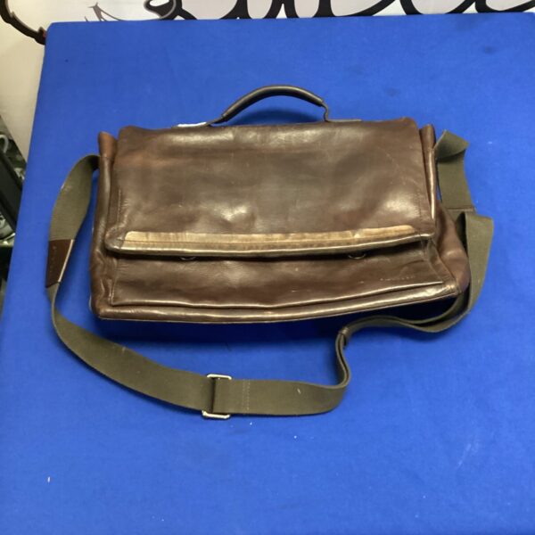 Vintage brown Strellson leather shoulder bag with adjustable strap.
