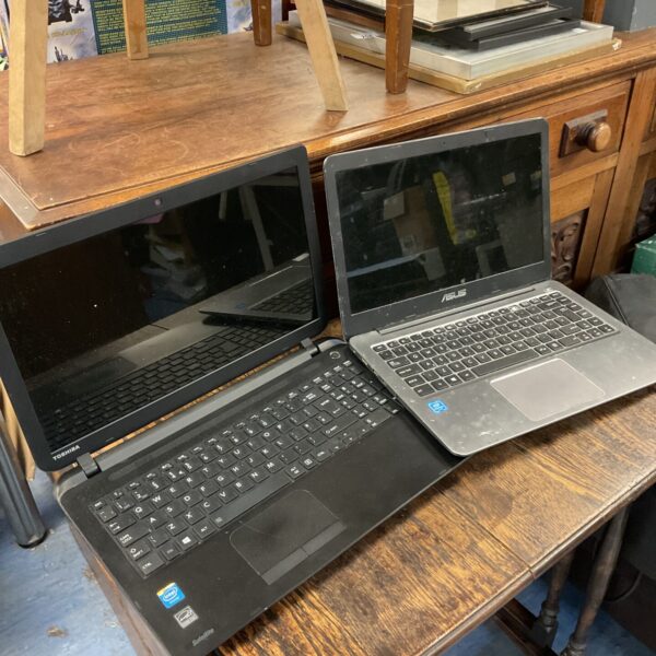 Vintage Asus and Toshiba laptops with Intel processors.