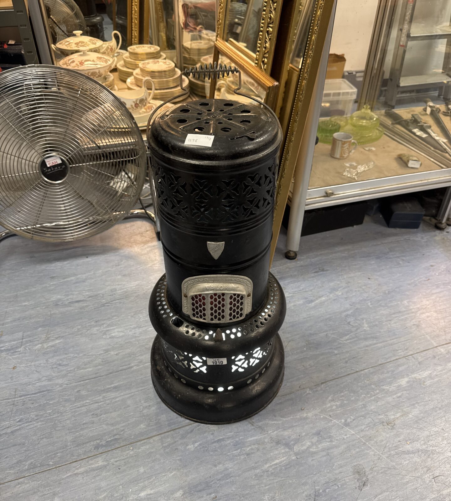 Vintage valor paraffin lamp converted to an LED lamp - working