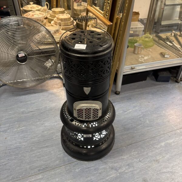 Vintage valor paraffin lamp converted to an LED lamp - working