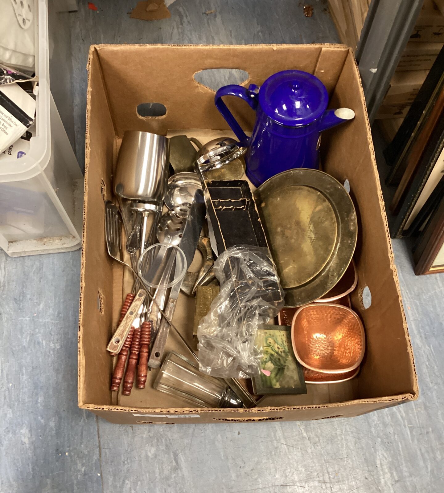 Box of mixed kitchenware inc blue enamelled coffee pot & selection of metal wear