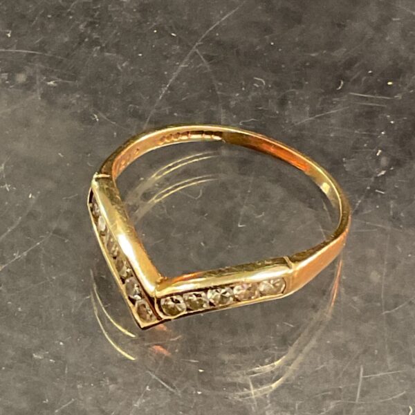 9 carat gold diamond wishbone ring size N 1 .75 g