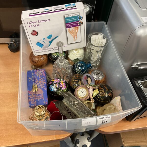 Mixed lot of vintage ornaments and a callous remover device.