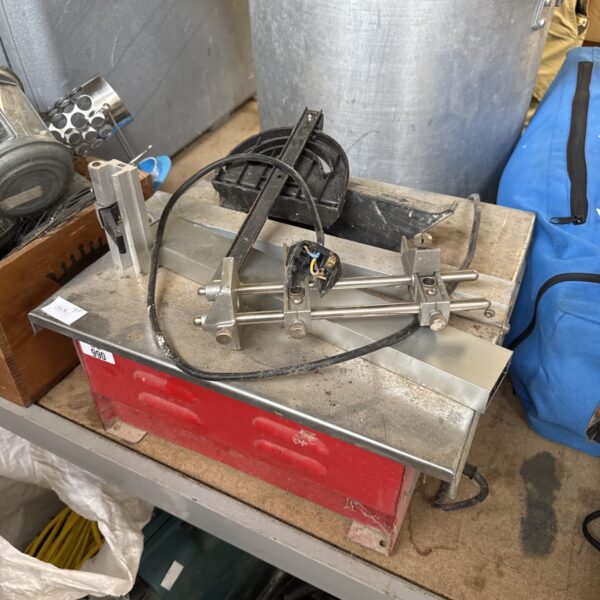 Northern industrial electric tile cutter - untested, needs new plug fitting