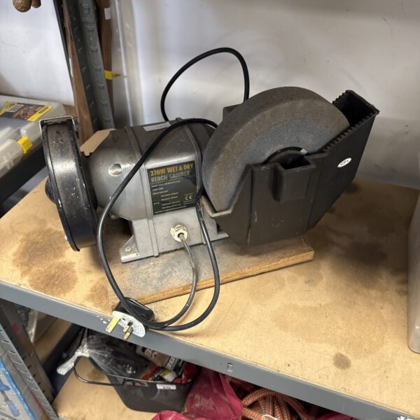 Used 370w wet and dry bench grinder for workshop use.