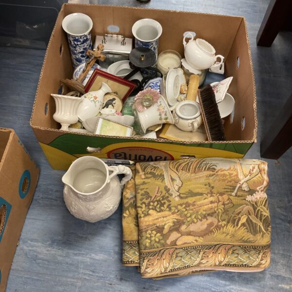 Mixed lot of vintage china and ceramics from house clearance.