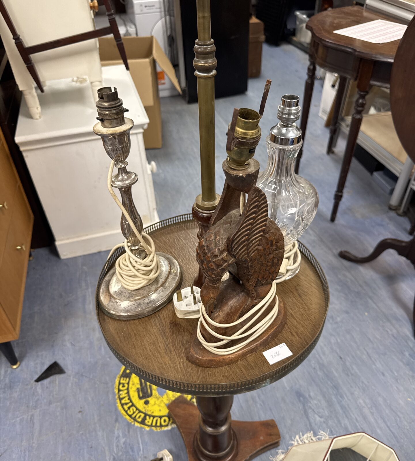 Vintage cocktail table standard lamp with selection of table lamps inc carved wooden crane, two shades & an interfit tungsten 3200 photography lamp - Image 2