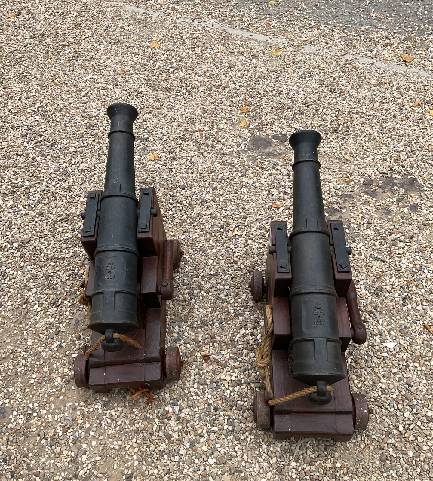 Pair of reproduction 1801 cast iron cannons - Image 2