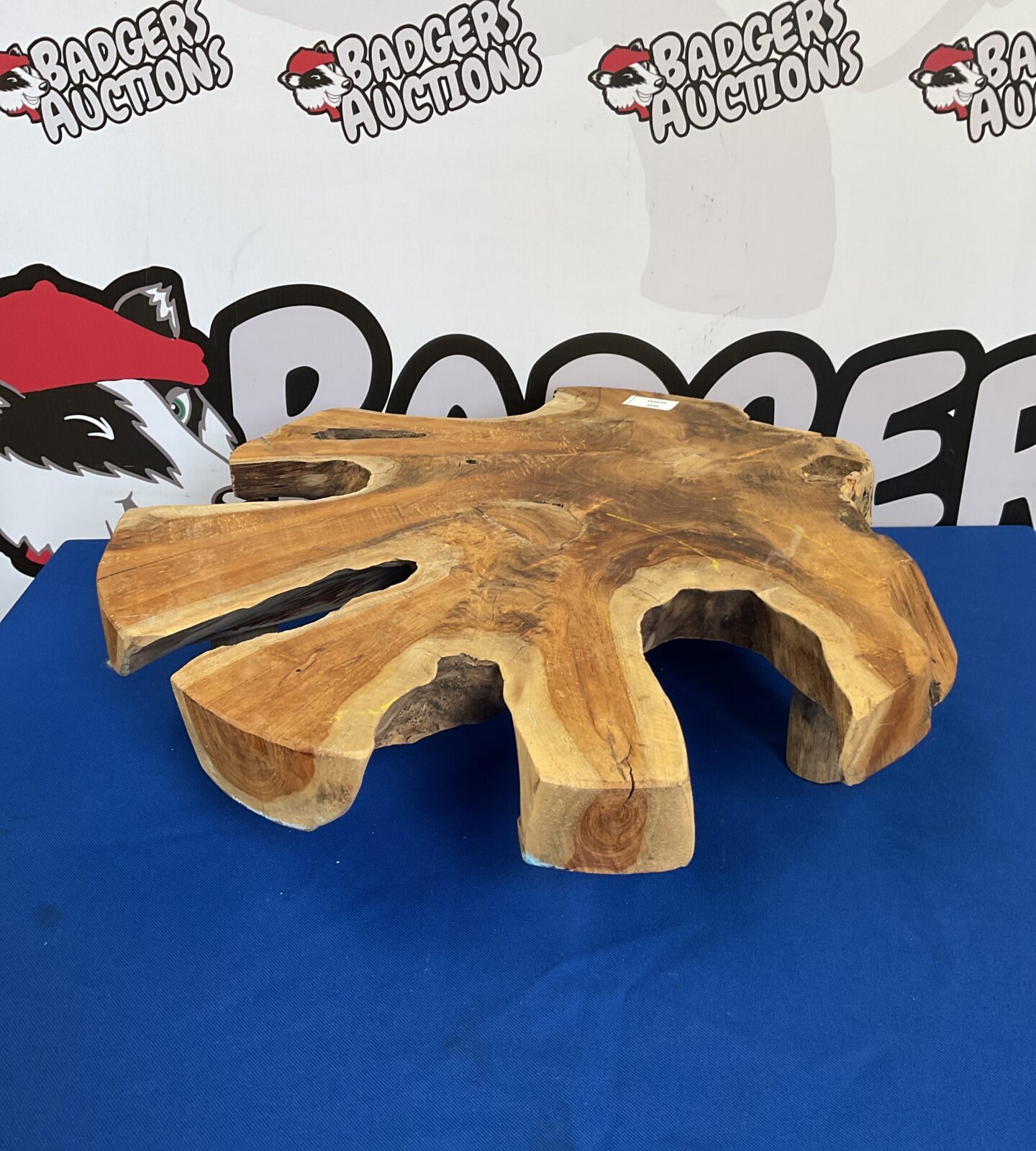 Knotwood tabletop table