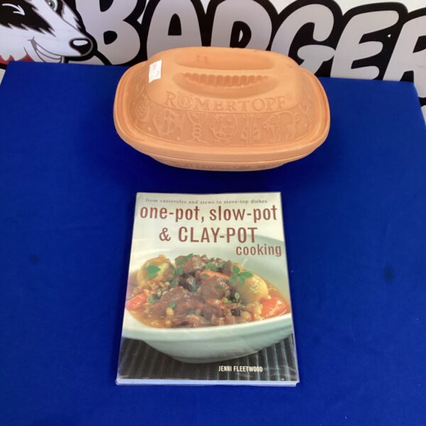 Romertopt  clay cooking pot with cookery book