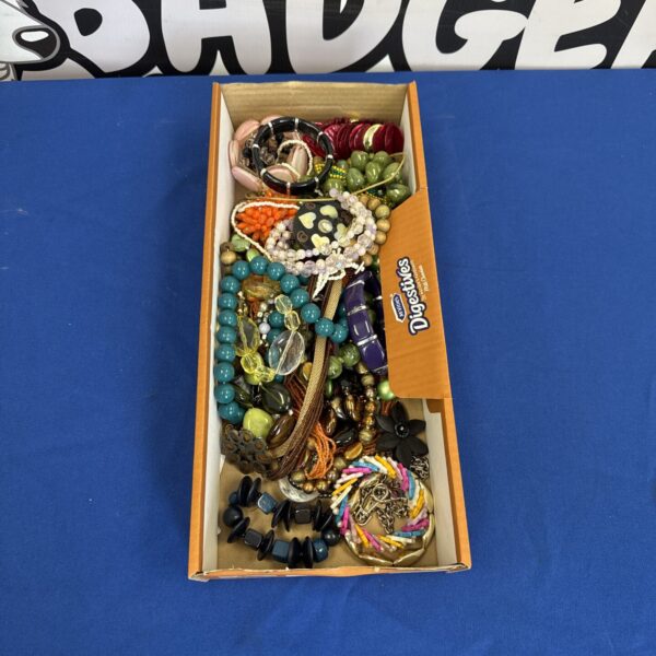 Tray of mixed costume jewellery