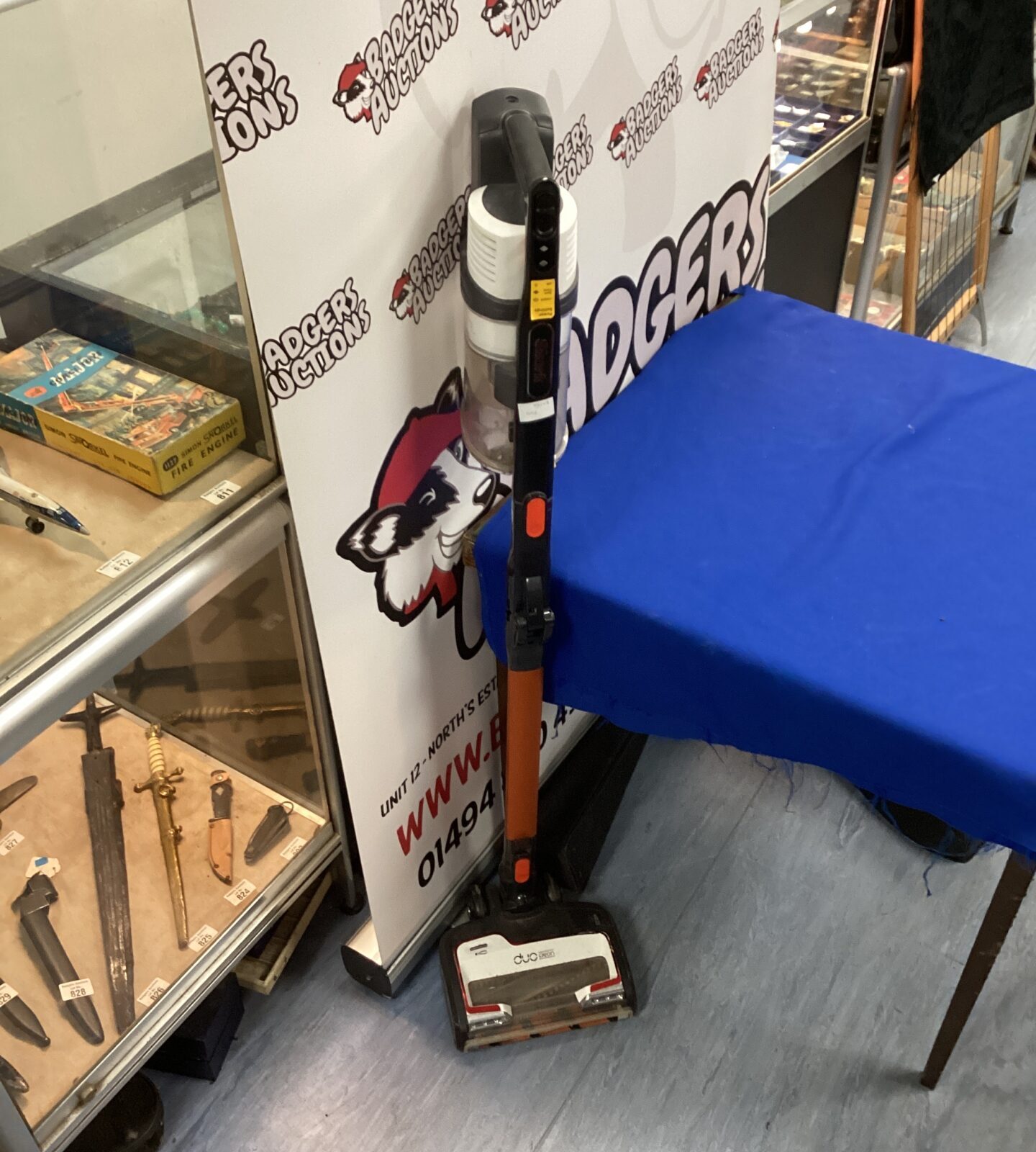 Shark Duo Vacuum Cleaner no charger