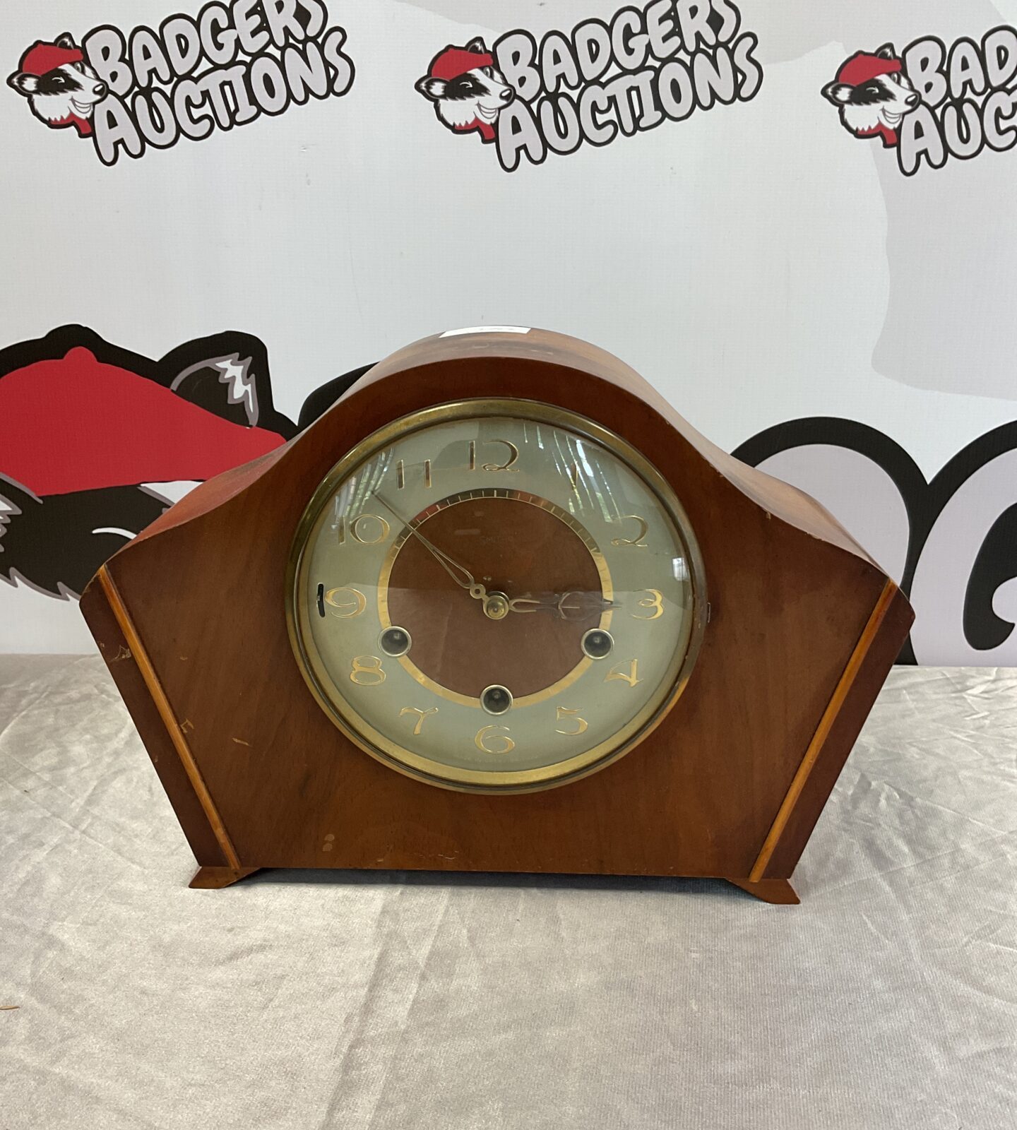 Mid century smiths chiming mantle clock with pendulum