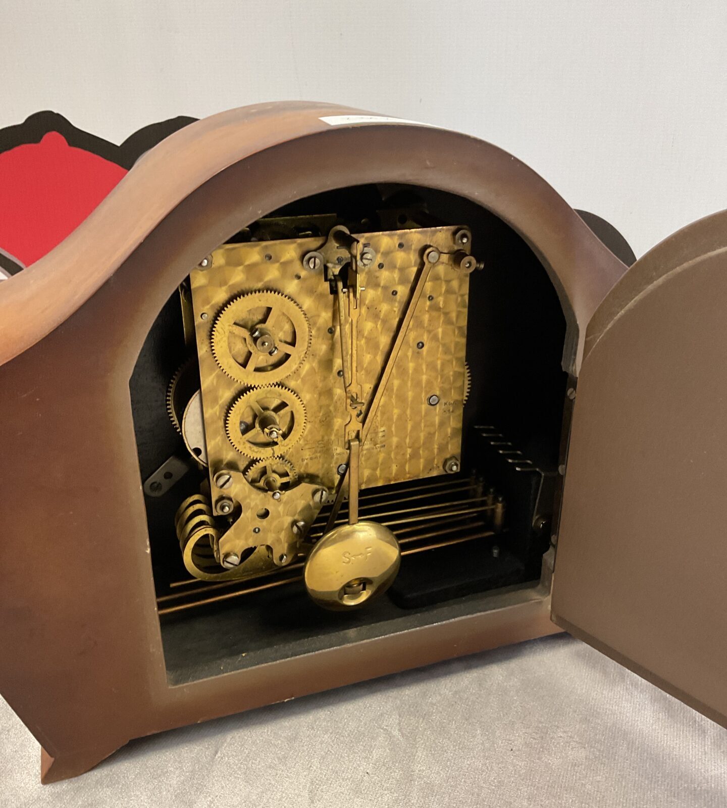 Mid century smiths chiming mantle clock with pendulum - Image 2
