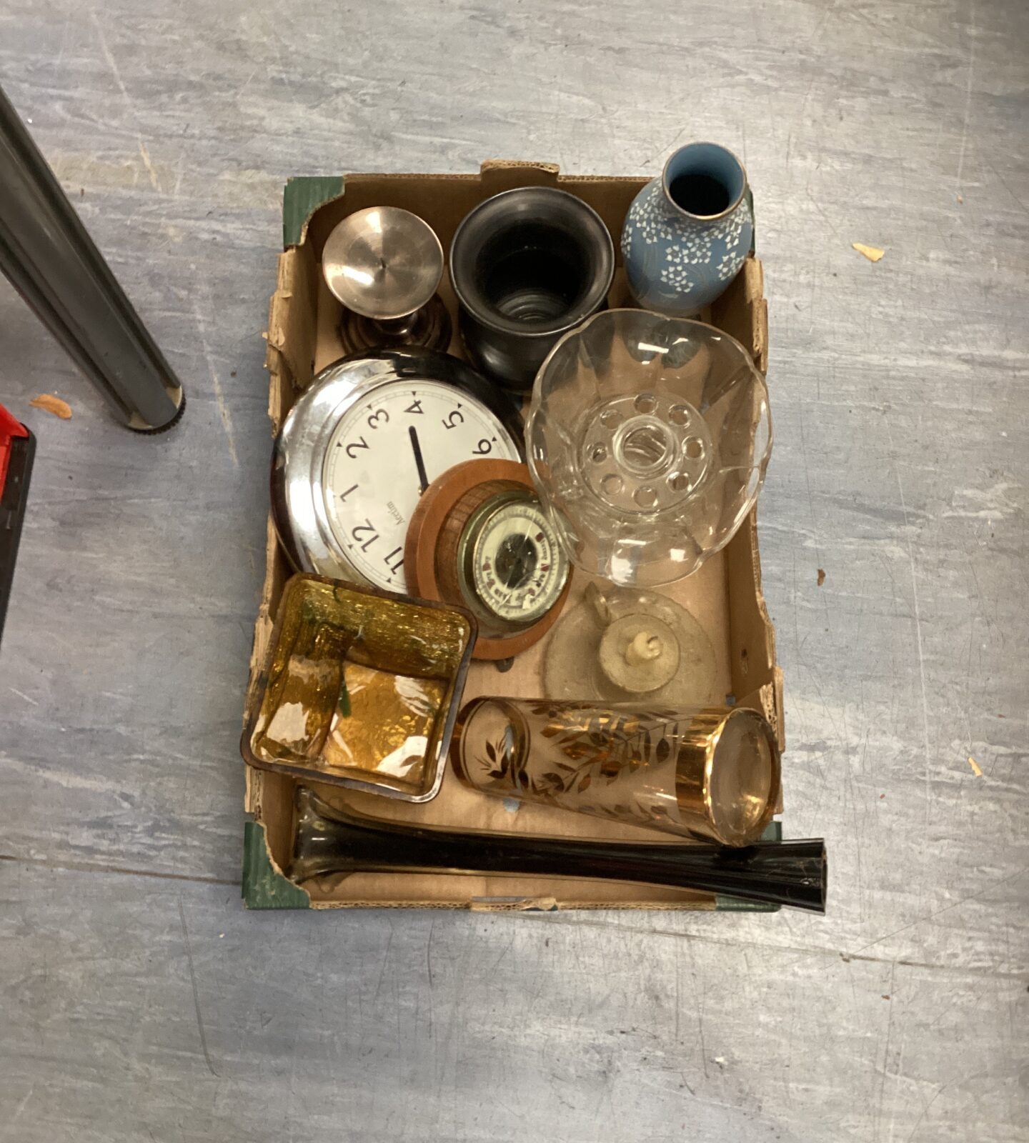 Tray of mixed items inc vases, clock & barometer (has crackedglass)