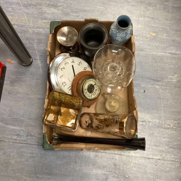Tray of mixed items inc vases, clock & barometer (has crackedglass)