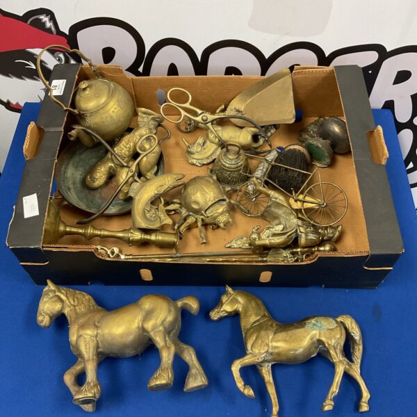 Vintage brassware tray lot featuring horses and a beetle ornament.