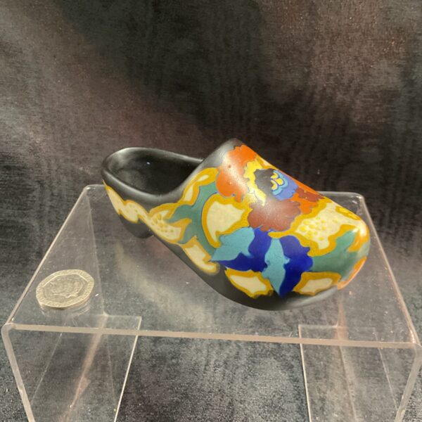 Vintage Regina Gouda clog with vibrant Lydia pattern, Dutch Art Deco pottery.