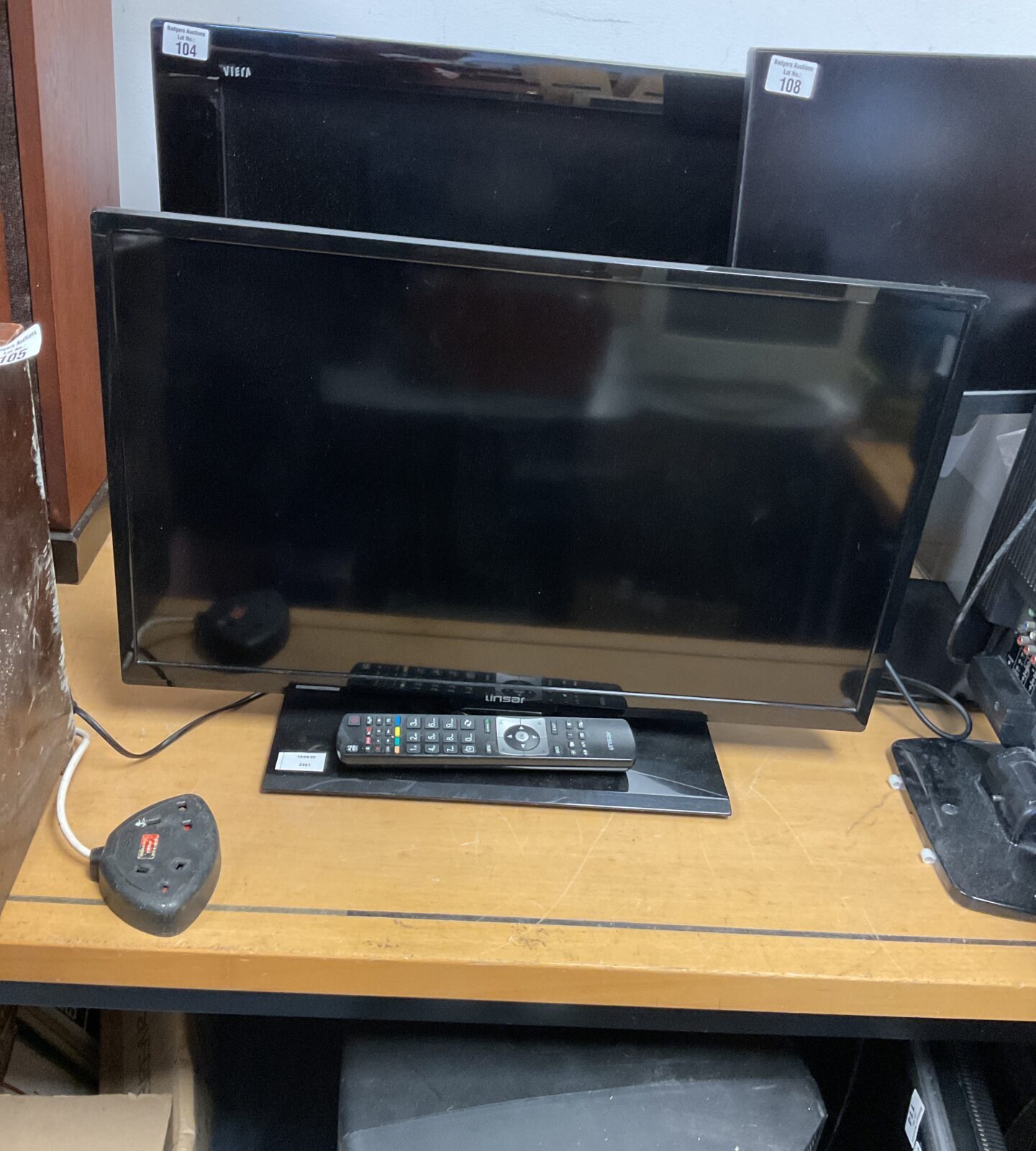 Linsar 28” television working with remote