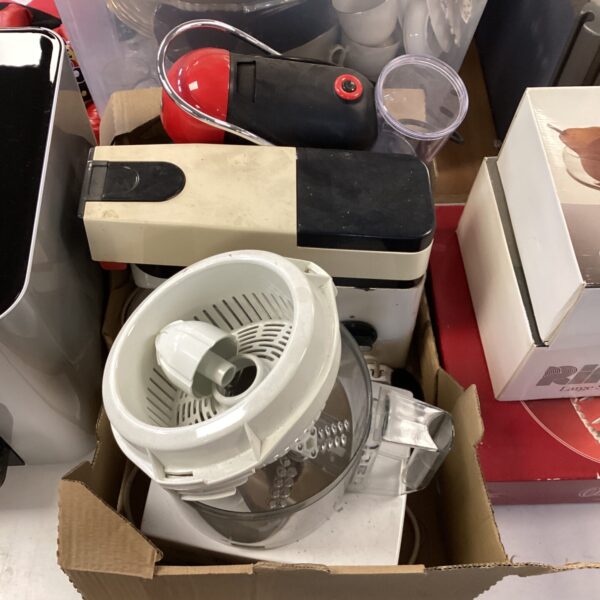 Three kitchenware appliances inc magimix 5100 & lavazza coffee pod machine