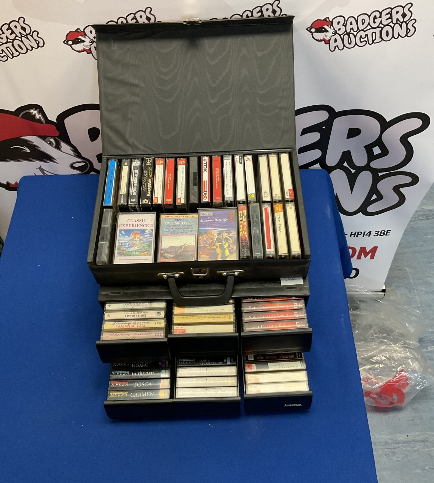 Collection of assorted cassette tapes incl. discovering opera
