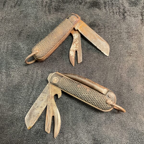Vintage British jack knife from 1941 and 1951, folding blade.