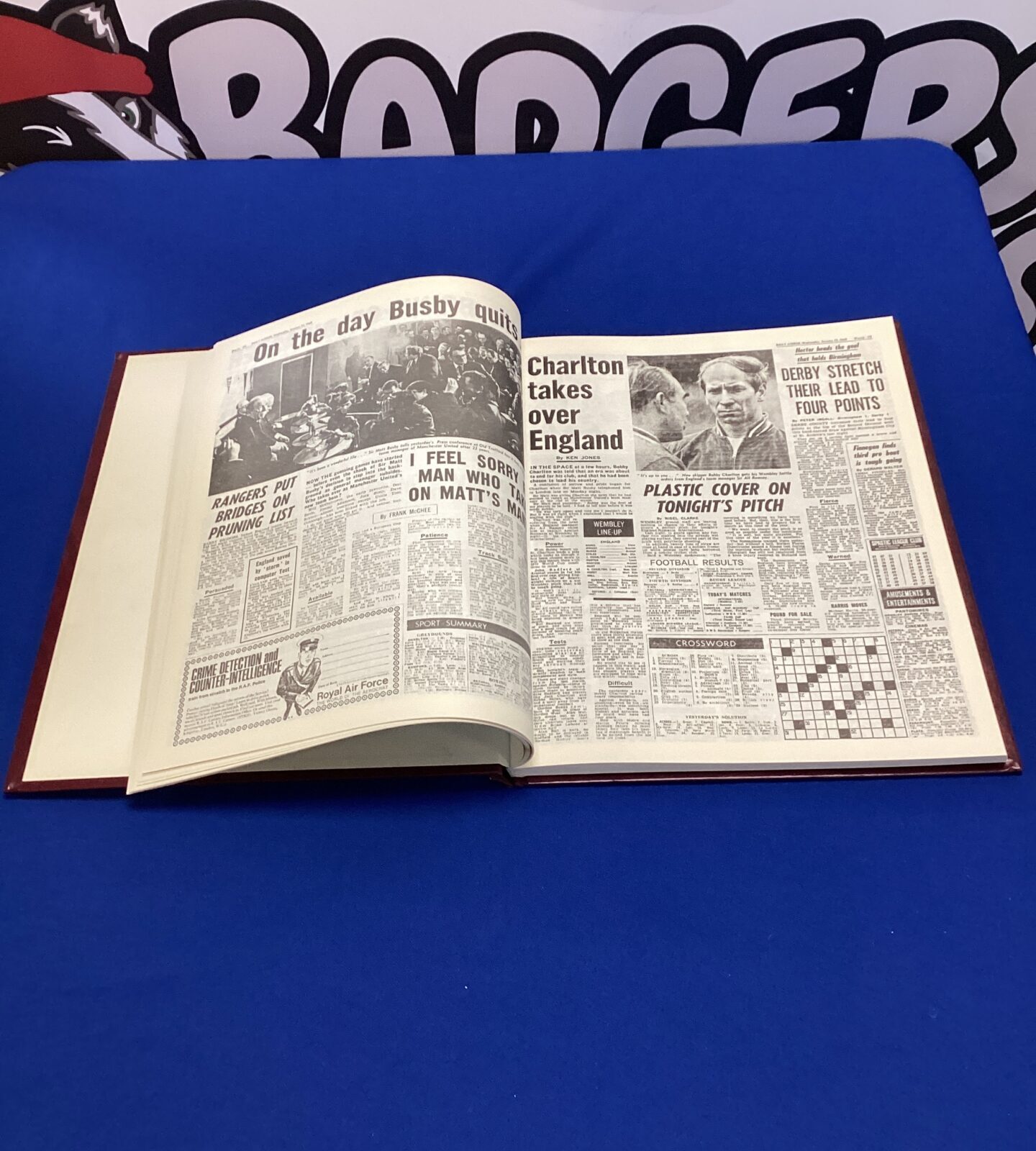 Manchester United a history from 1909 researched by richard corbett-winder - Image 2