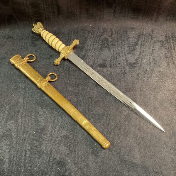 WWII Kriegsmarine Officer’s dagger with scabbard, full view.