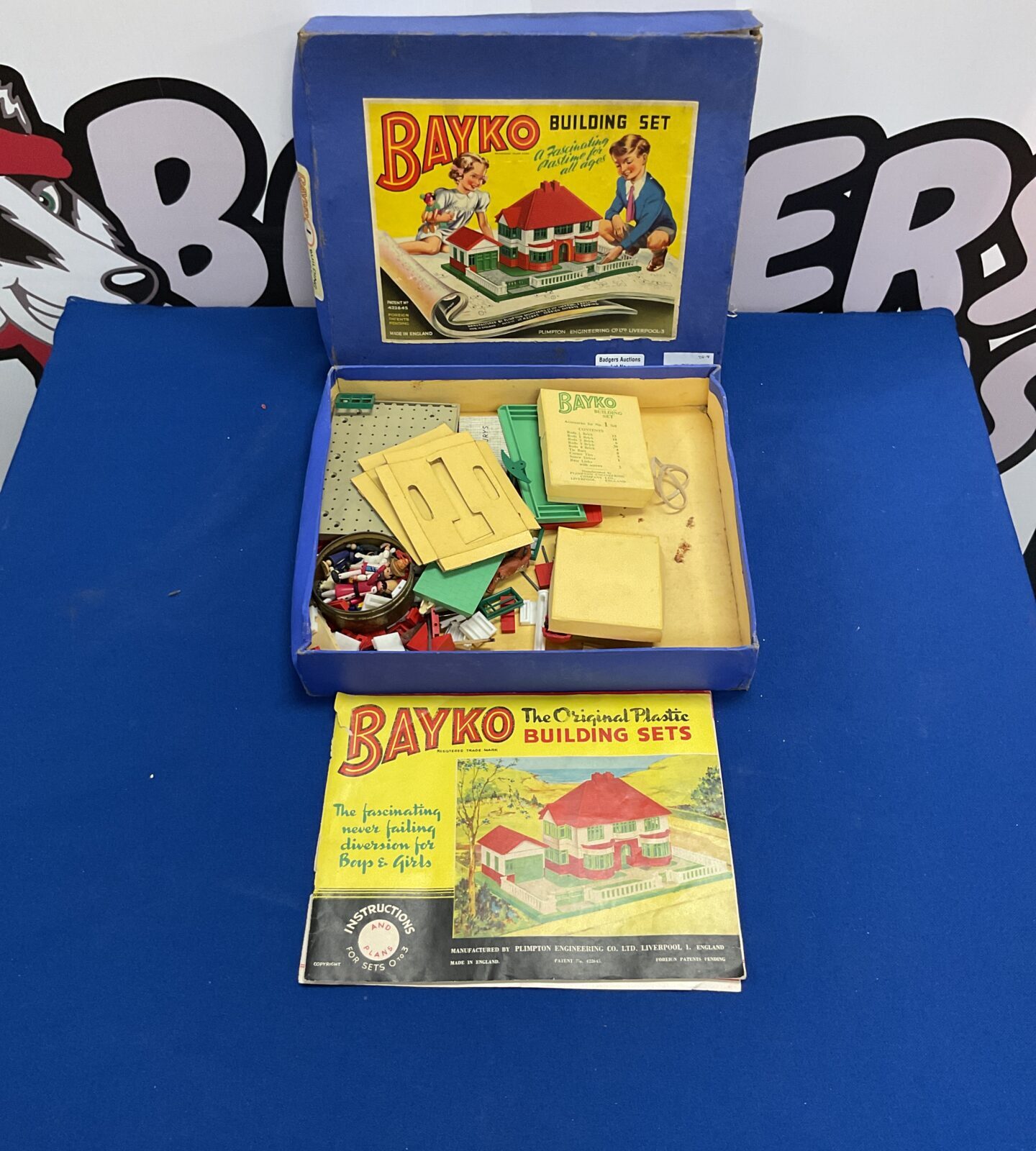 Vintage boxed bayko building set