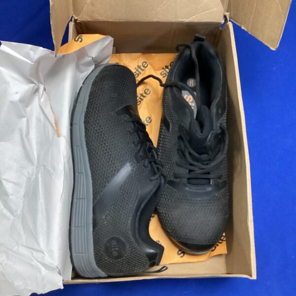 Black size 11 Site safety shoes for industrial work.