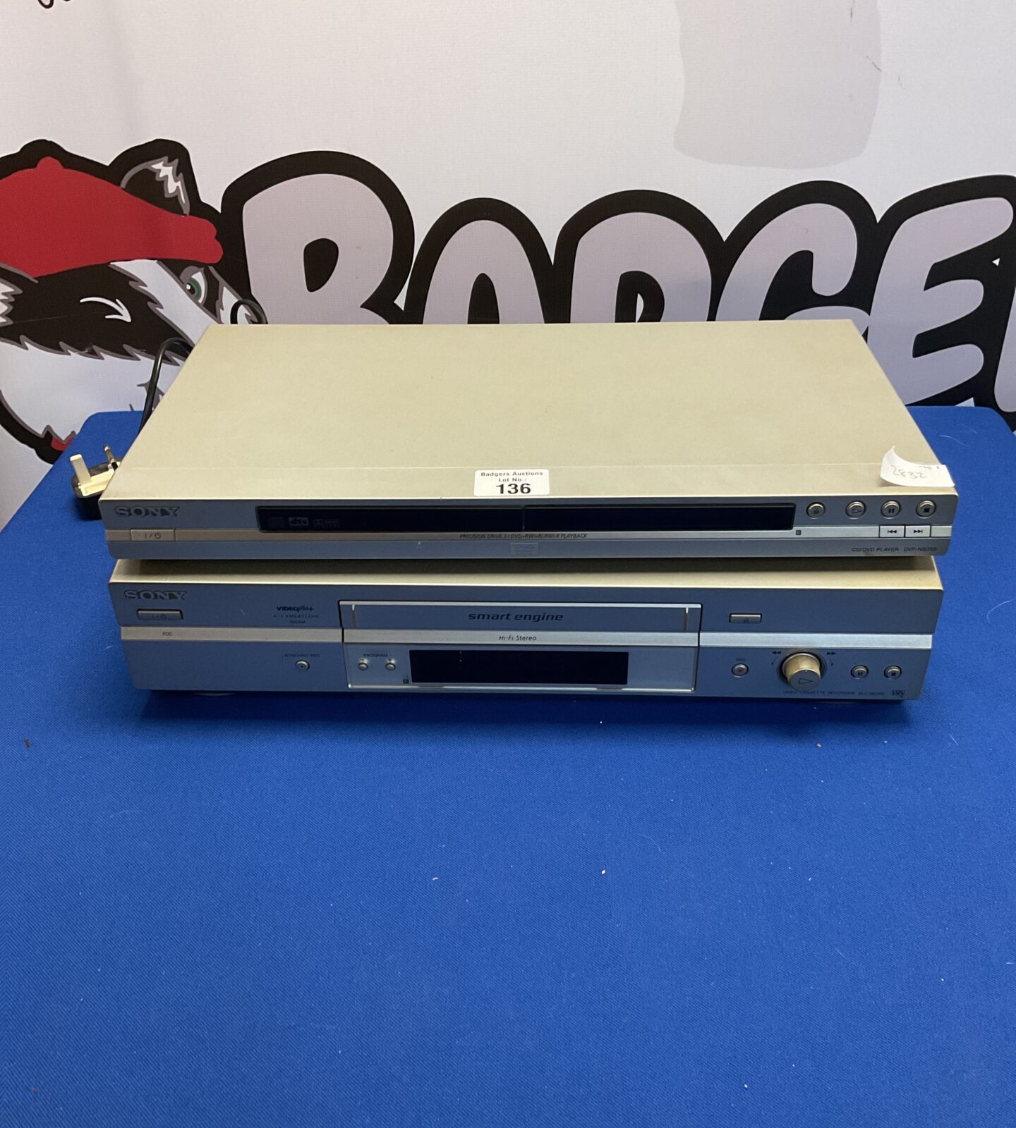 Sony cd/dvd player dvp-ns355 and video cassette recorder slv-se740