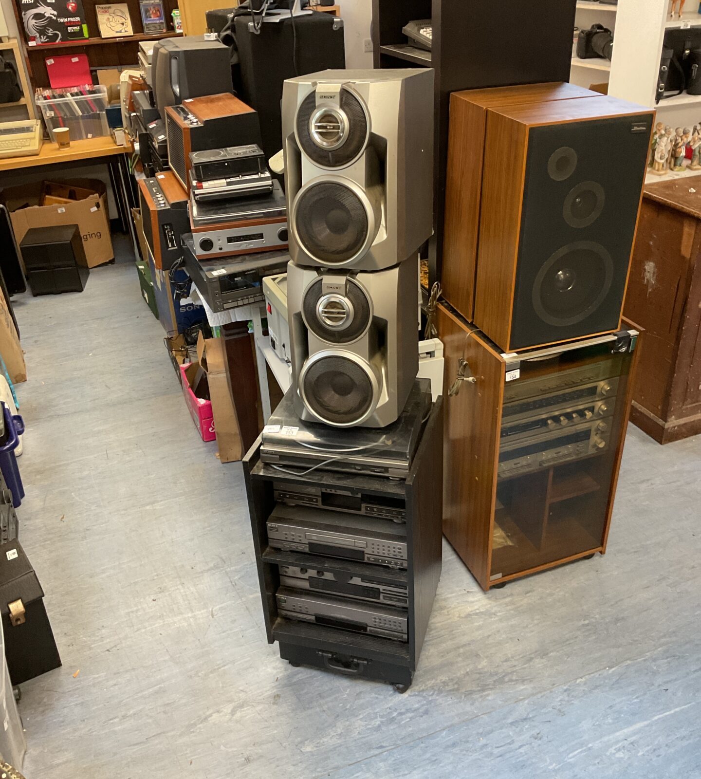 Sony hi-fi system with turntable, tape selector, cd player, stereo amplifier, tuner and speakers