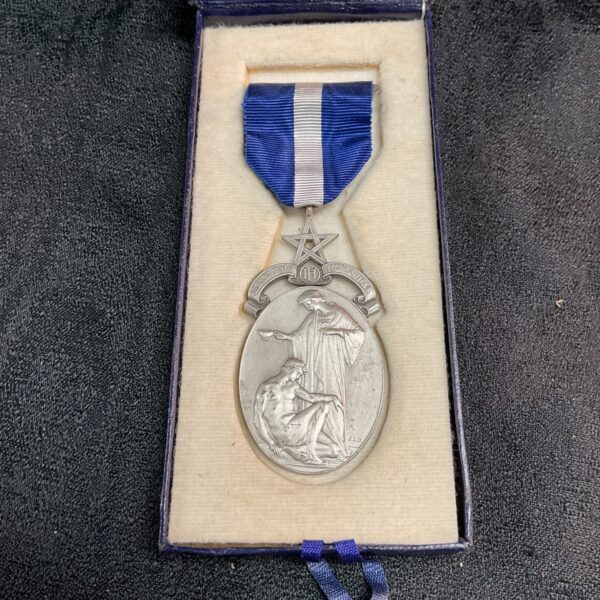 Antique silver Royal Masonic jewel 1929 in presentation case.