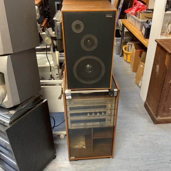 Binatone hi-fi system with stereo power amplifier, tuner, stereo pre-amplifier, stereo twin deck cassette system and 2 speakers