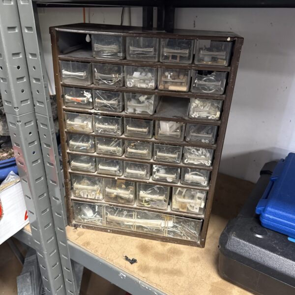 Engineers gubbins drawer unit with contents - missing two drawers