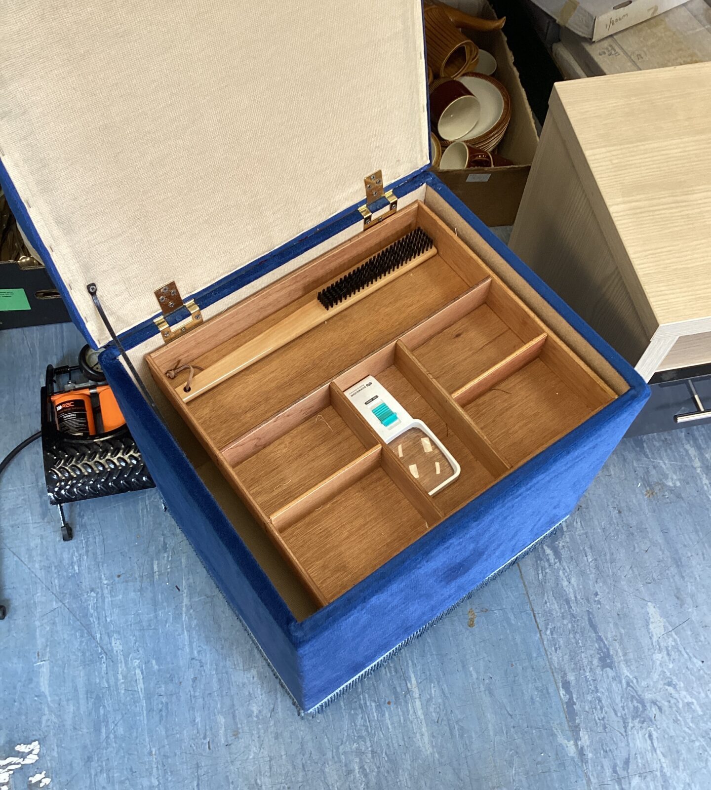 Blue velour ottoman with wooden storage tray insert - slight damage to tassles at base - Image 2
