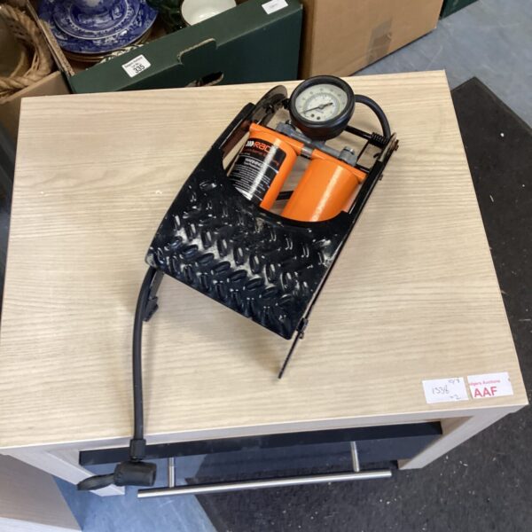 Rac twin barrel foot pump