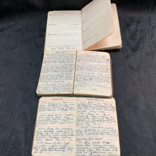 Overview of a lot of three vintage 1930s diaries.