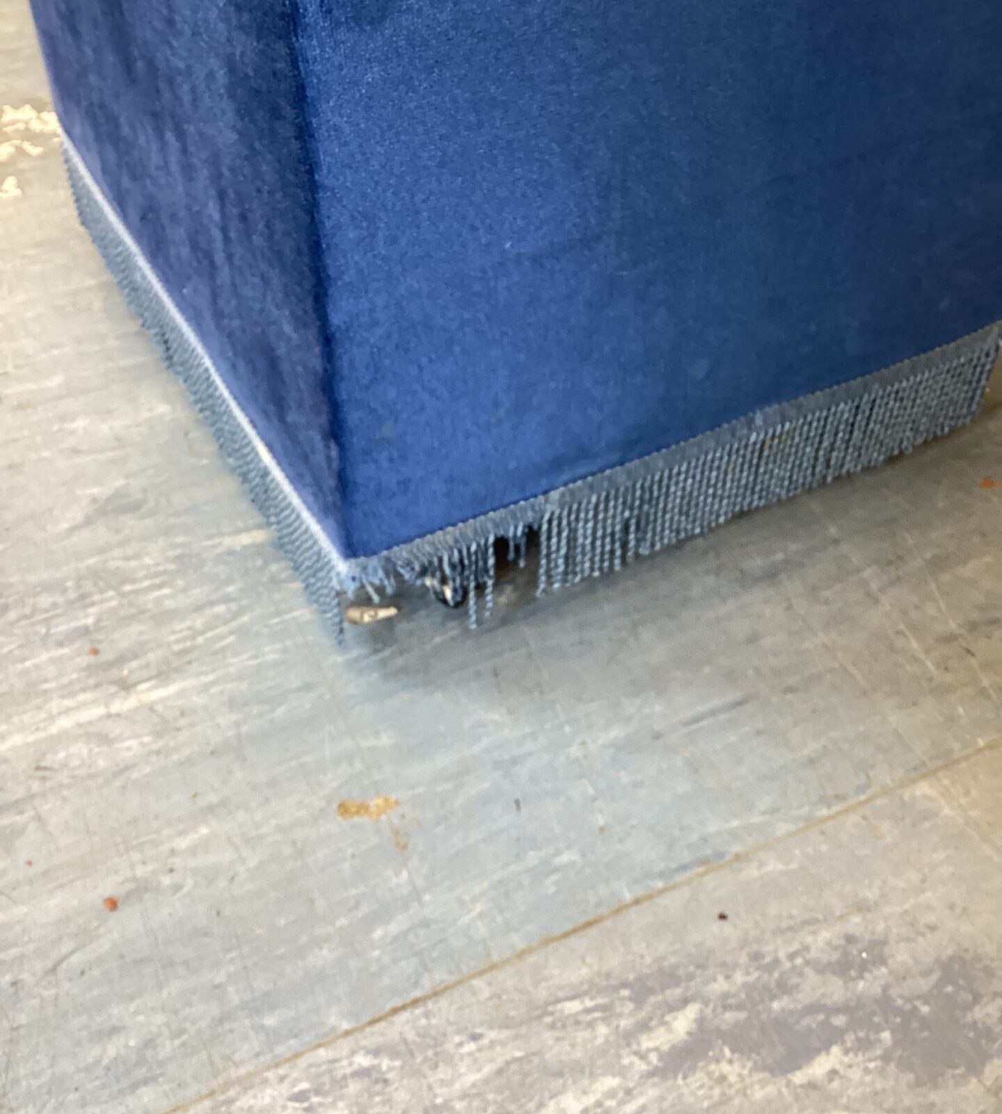 Blue velour ottoman with wooden storage tray insert - slight damage to tassles at base - Image 3
