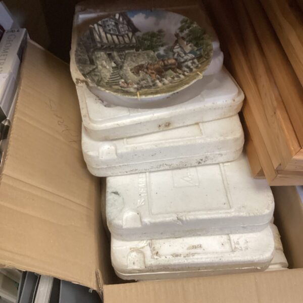 Large quantity of wall hanging plates inc Wedgewood