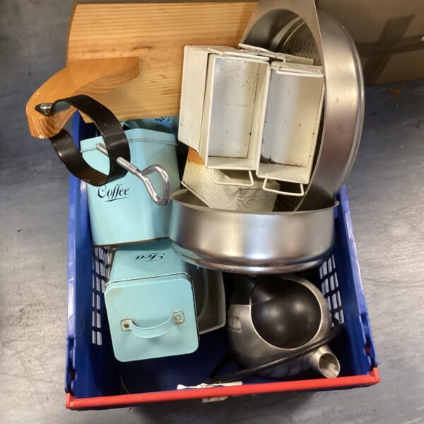 Box of mixed kitchenware inc Ham Holder