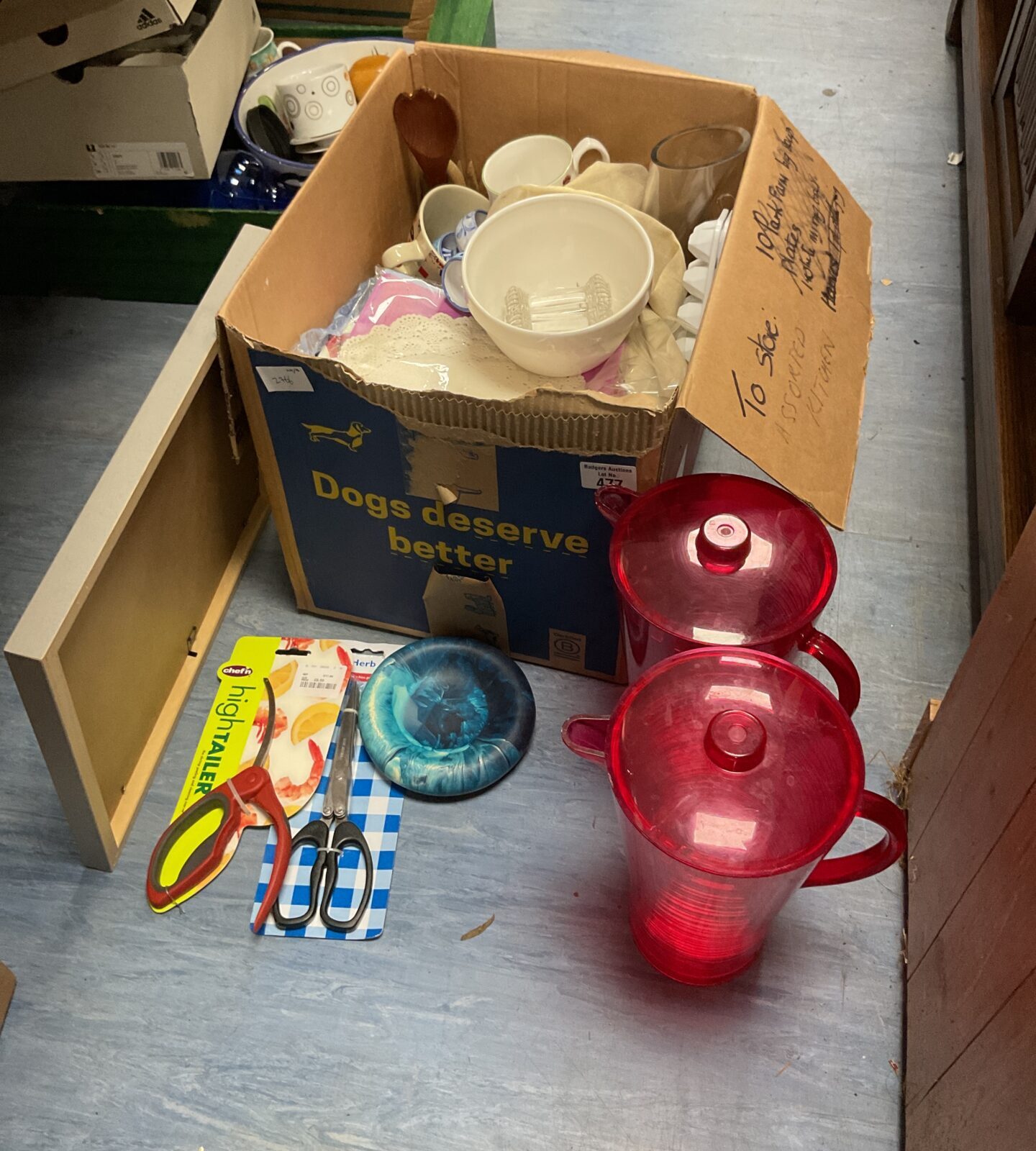 Box of assorted kitchenware inc new