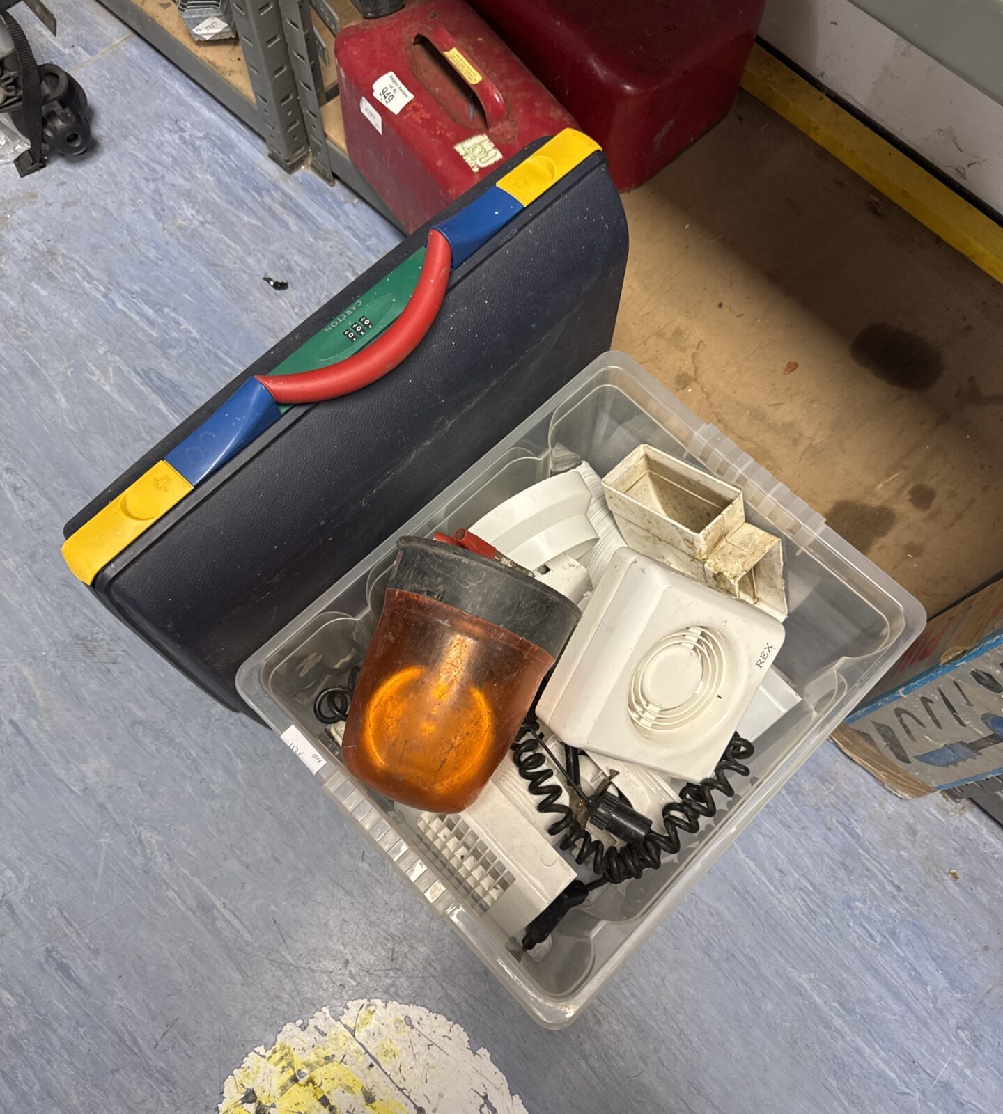 Box of extraction vents & 12v orange beacon lamp with retro Carlton combination briefcase (unlocked)
