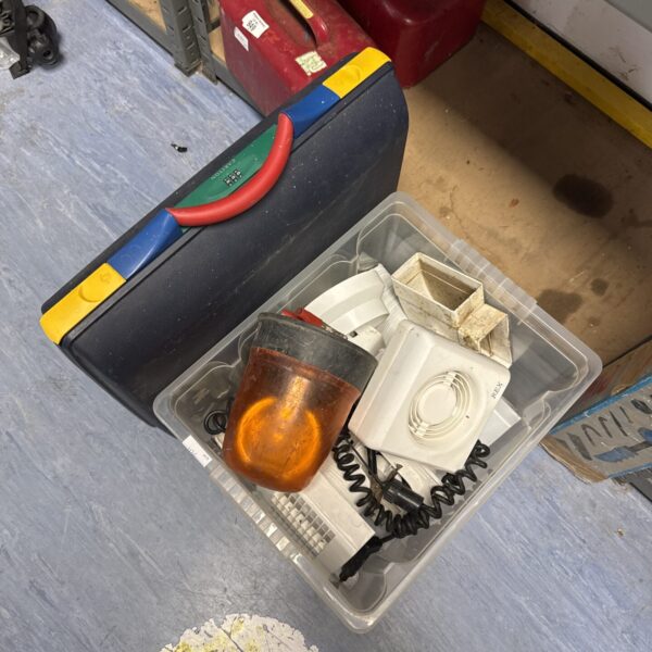 Box of extraction vents & 12v orange beacon lamp with retro Carlton combination briefcase (unlocked)