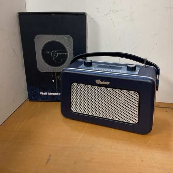 Wall mounted cd player with zennox vintage radio
