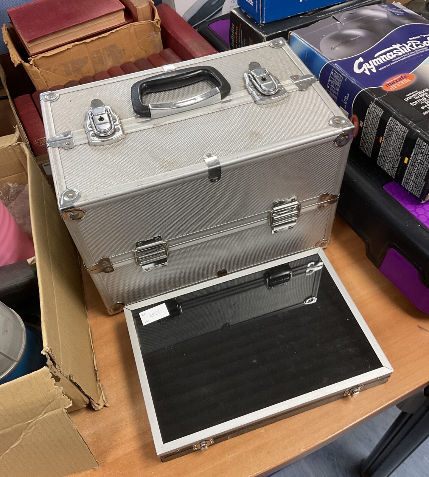 Aluminium makeup case & ring storage case